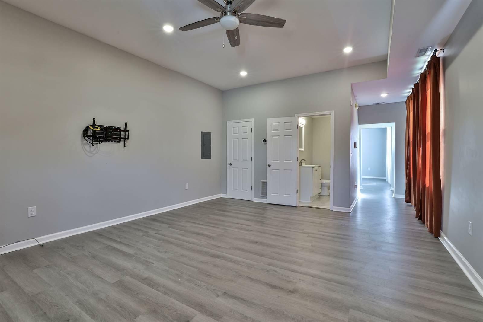 Property Photo: 3312 Latonia Avenue KY 41015