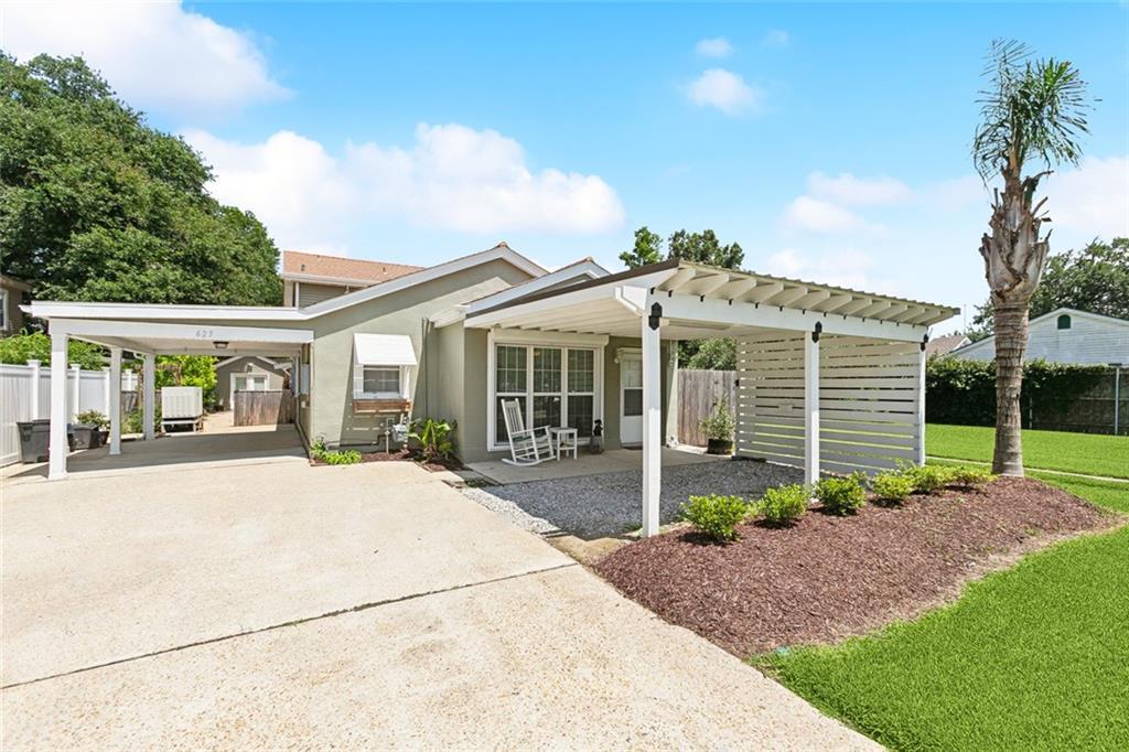 Property Photo: 623 Bonnabel Boulevard LA 70005