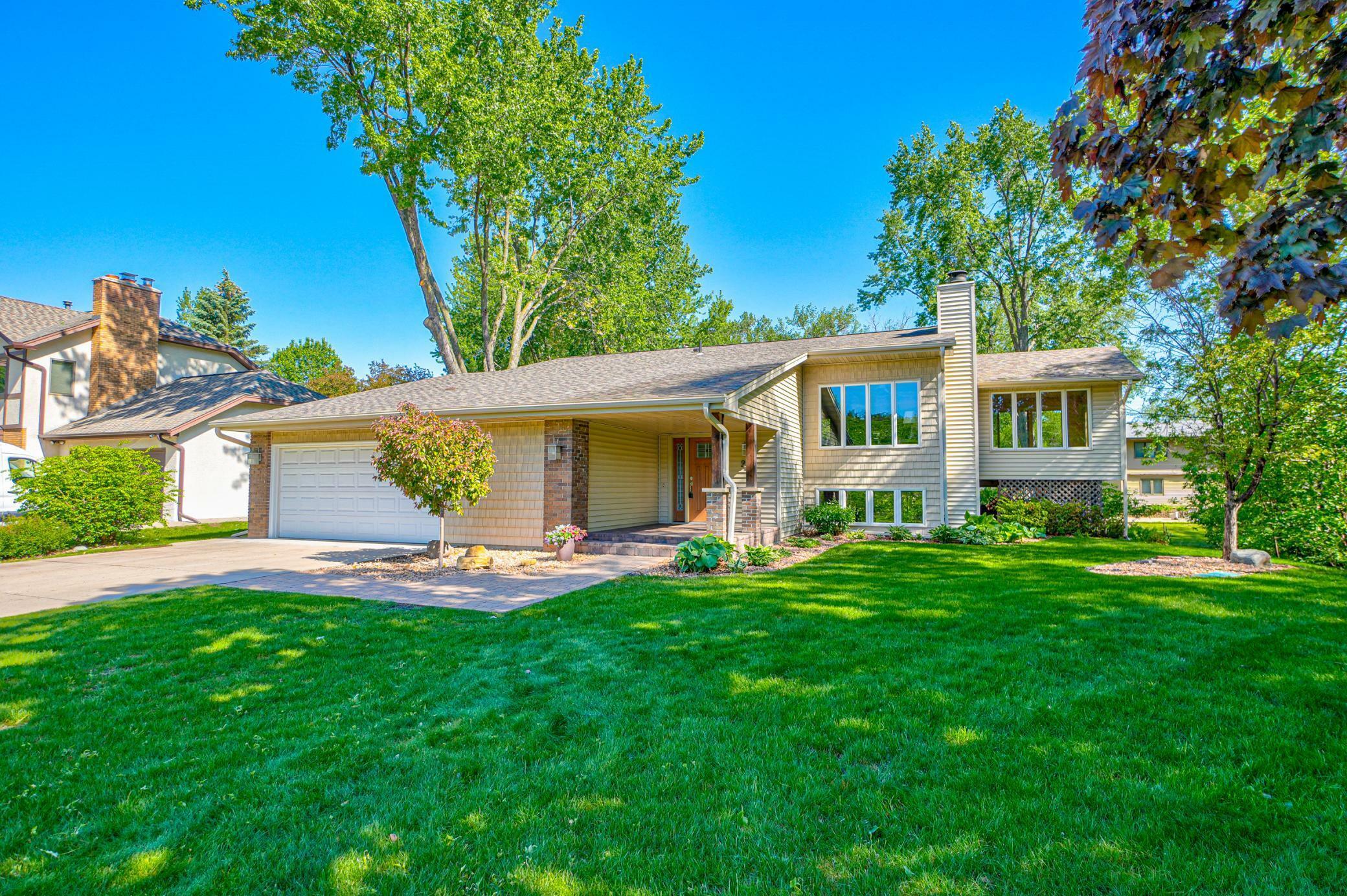 Property Photo: 233 Grandview Avenue W MN 55113
