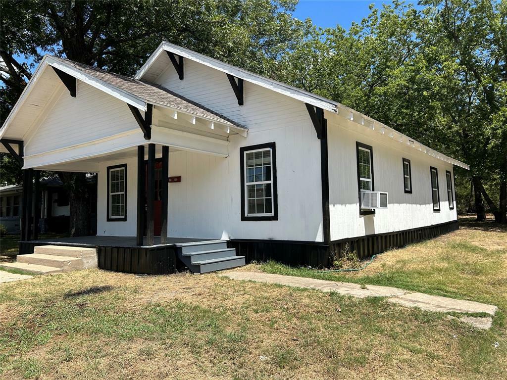 Property Photo: 1508 Park Street TX 75428