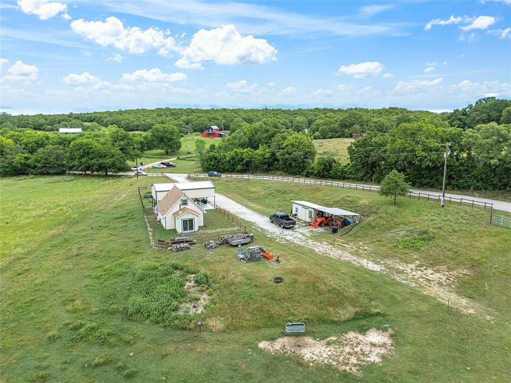 Property Photo:  1185 County Road 1590  TX 76225 