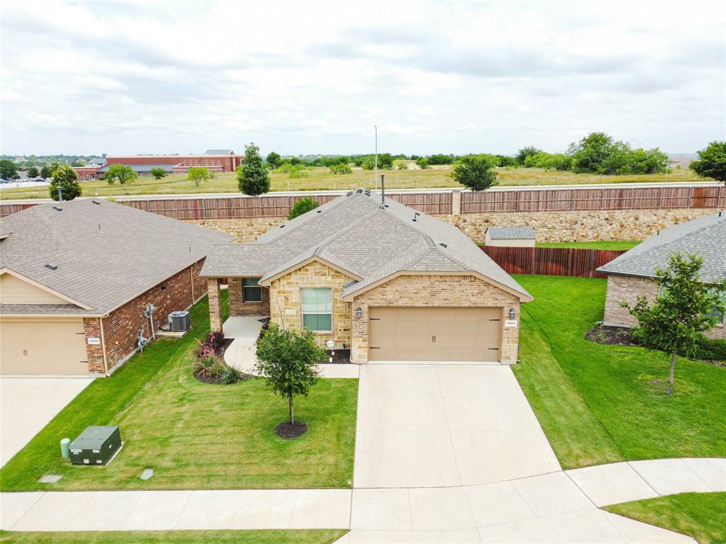 Property Photo: 9804 Clemmons Road TX 76108