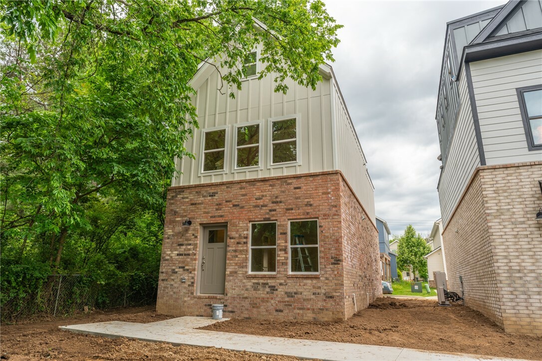 1331 S Van Buren Avenue  Fayetteville AR 72701 photo