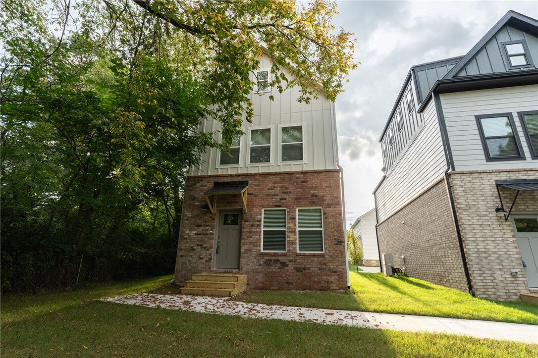 Property Photo:  1331 S Van Buren Avenue  AR 72701 