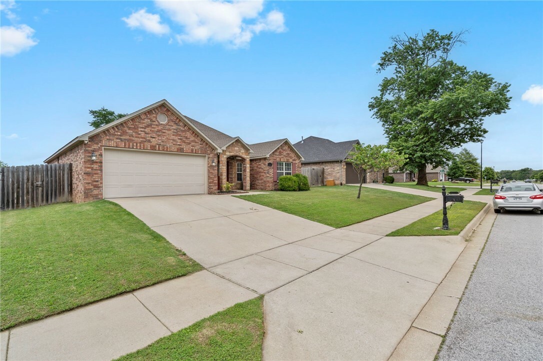 Property Photo: 1503 W Kelley Drive AR 72756