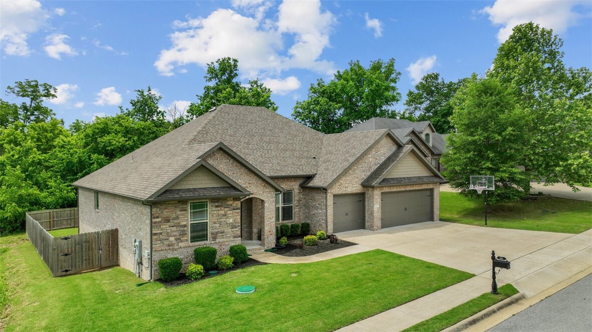 Property Photo: 809 Ravine Street AR 72718