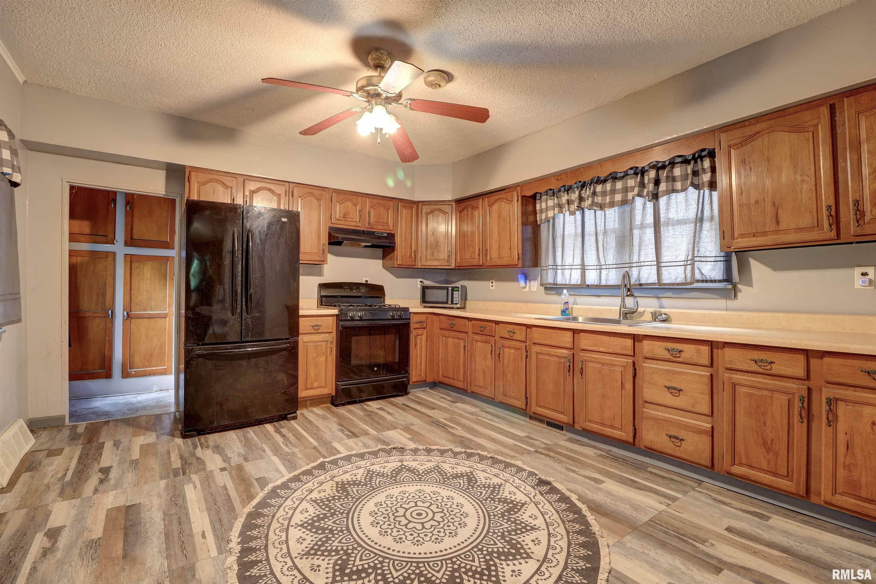 Property Photo: 627 5th Avenue South IA 52732