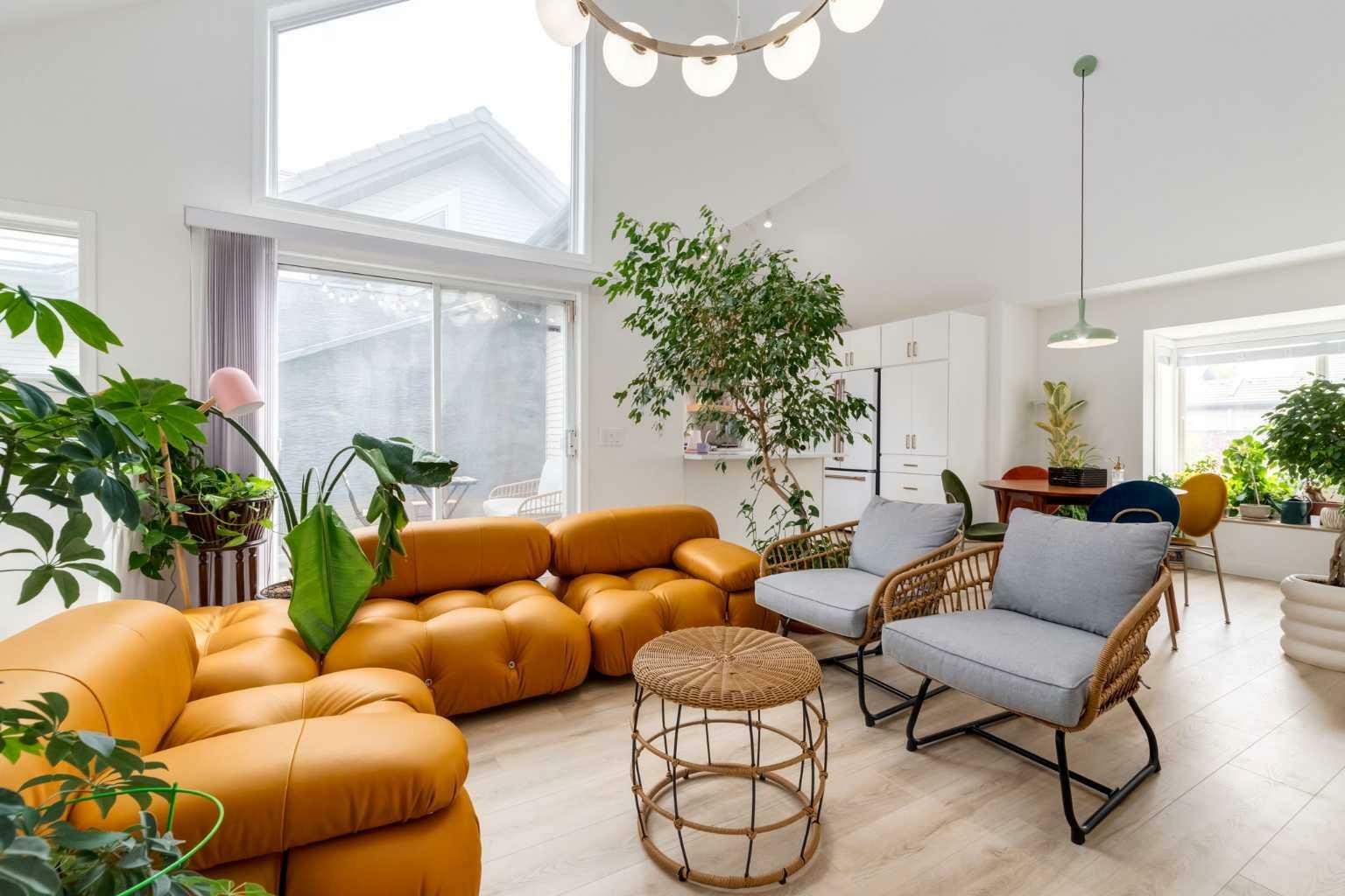 Property Photo:  5616 14 Avenue SW 18  AB T3H 3P9 