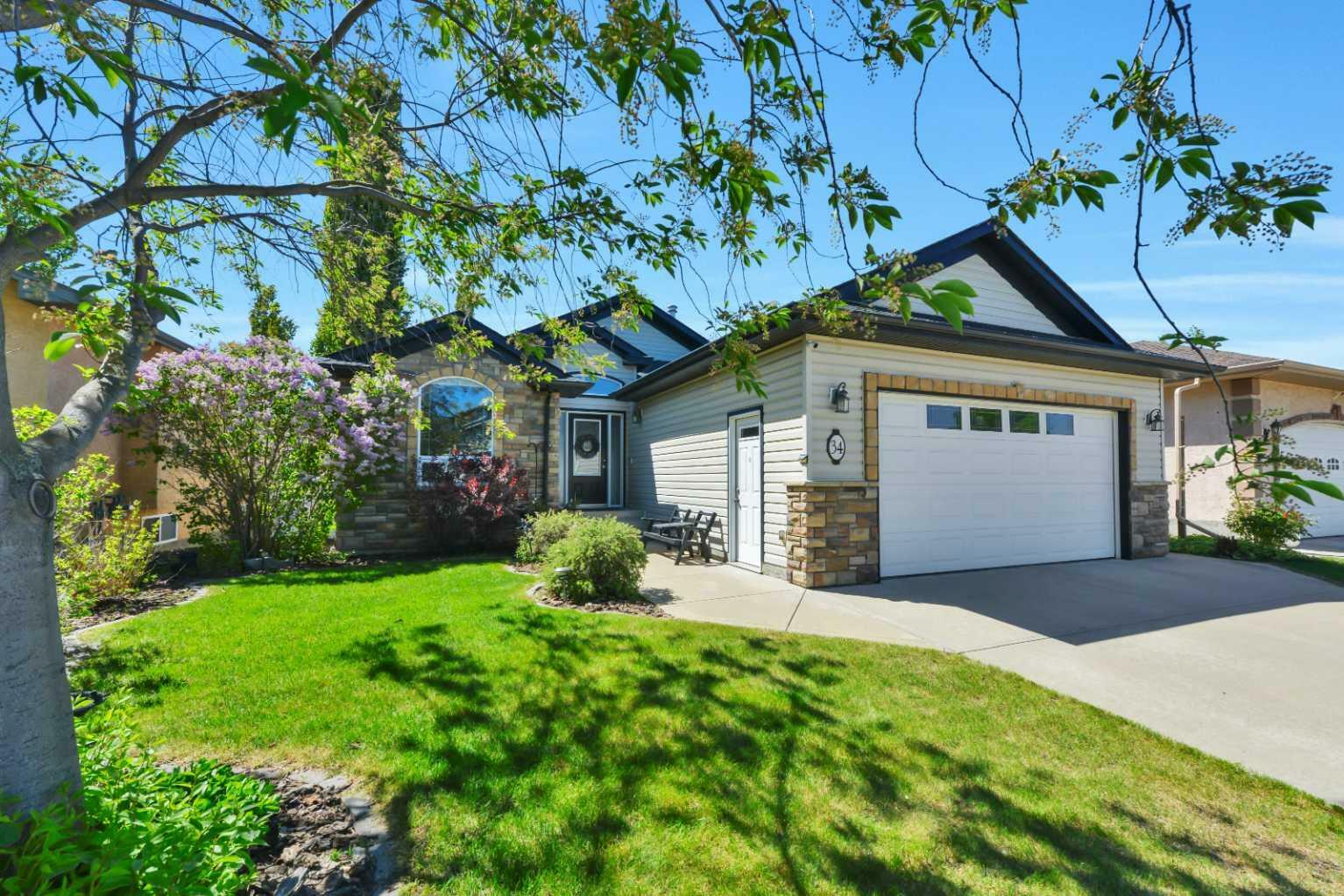 34 Assinger Avenue  Red Deer AB T4R 3L3 photo