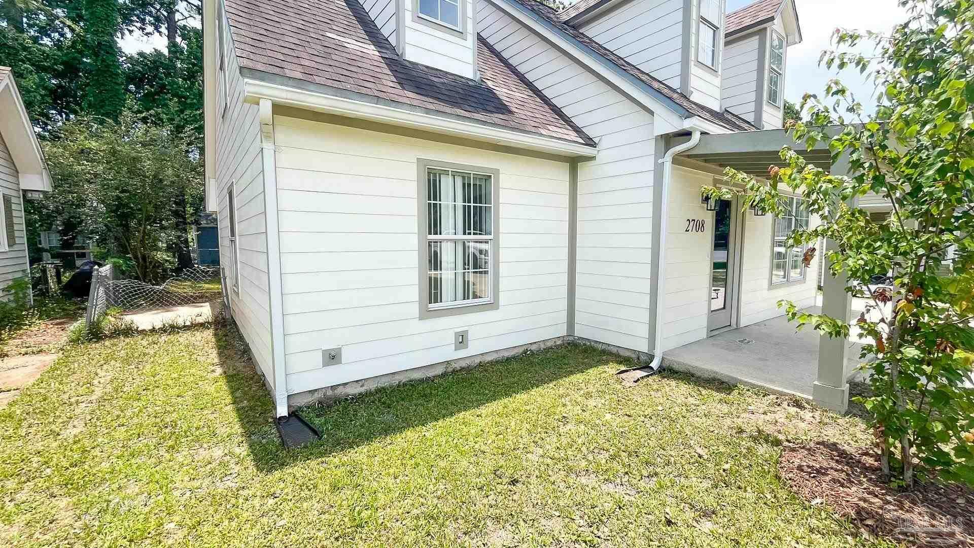 Property Photo: 2708 Willow Grove Ln FL 32547