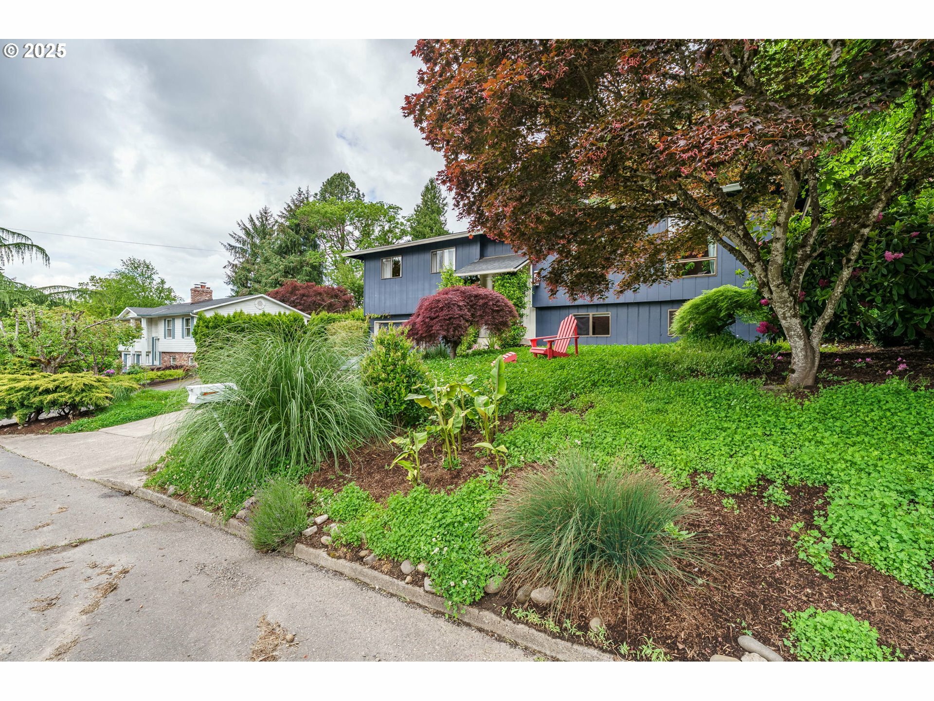 Property Photo: 1917 SW Marigold St OR 97219
