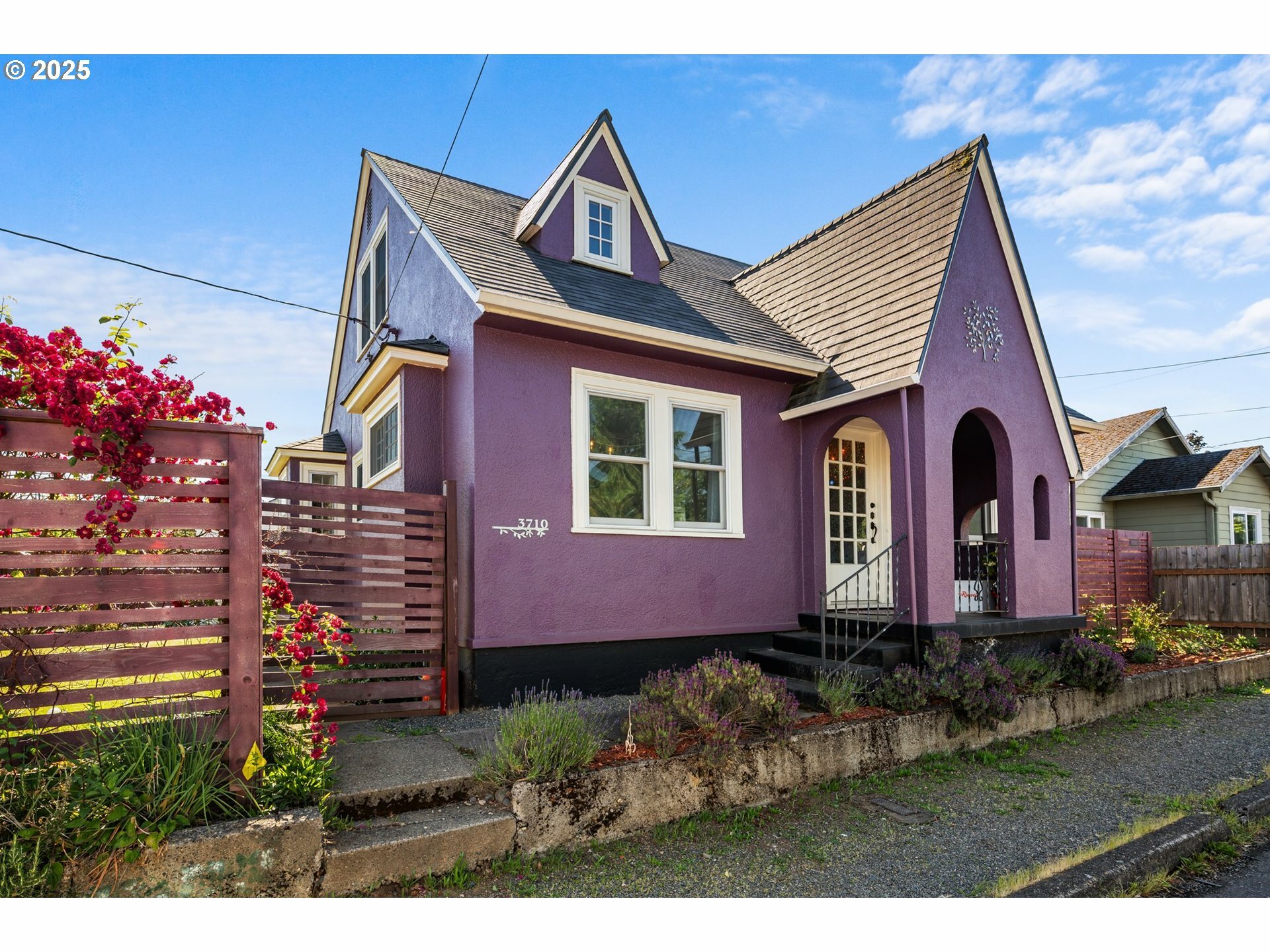 Property Photo: 3710 SE 86th Ave OR 97266