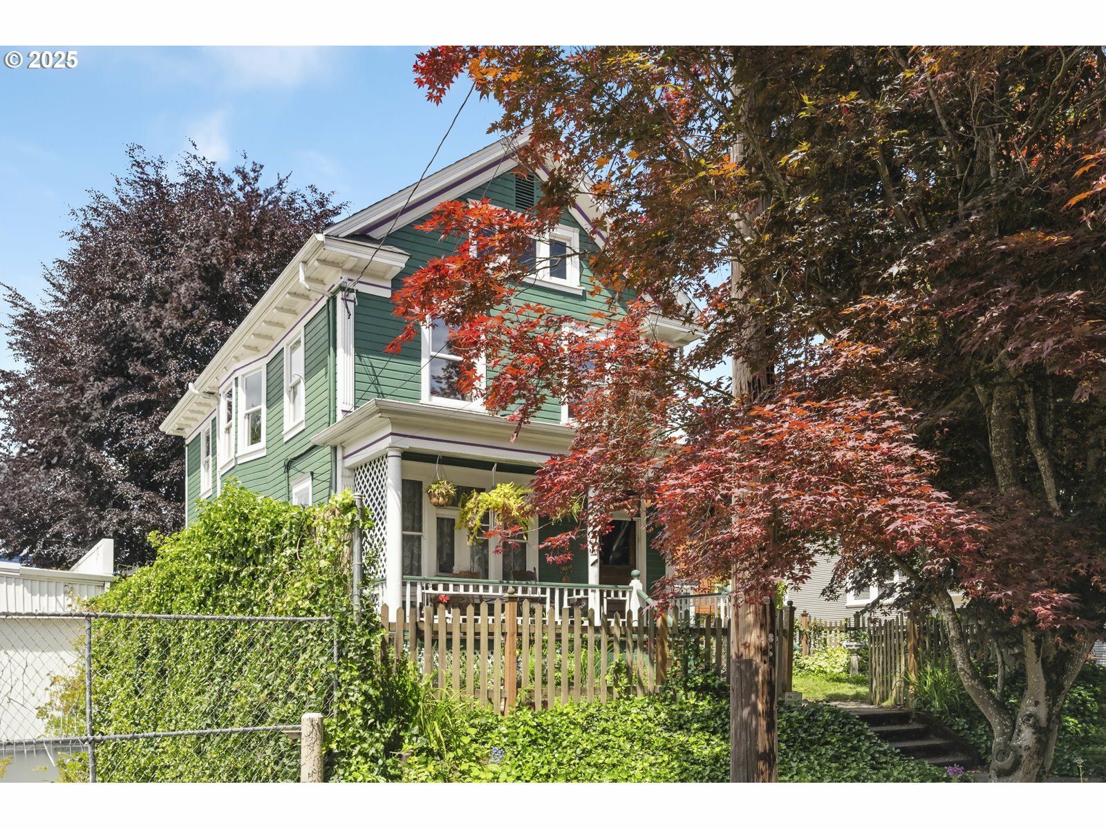Property Photo: 23 NE 17th Ave OR 97232