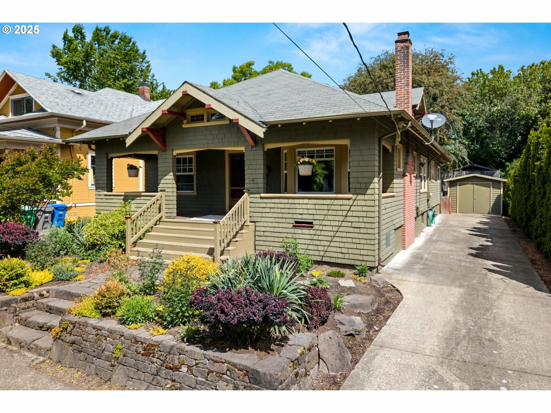 Property Photo: 3113 SE Main St OR 97214