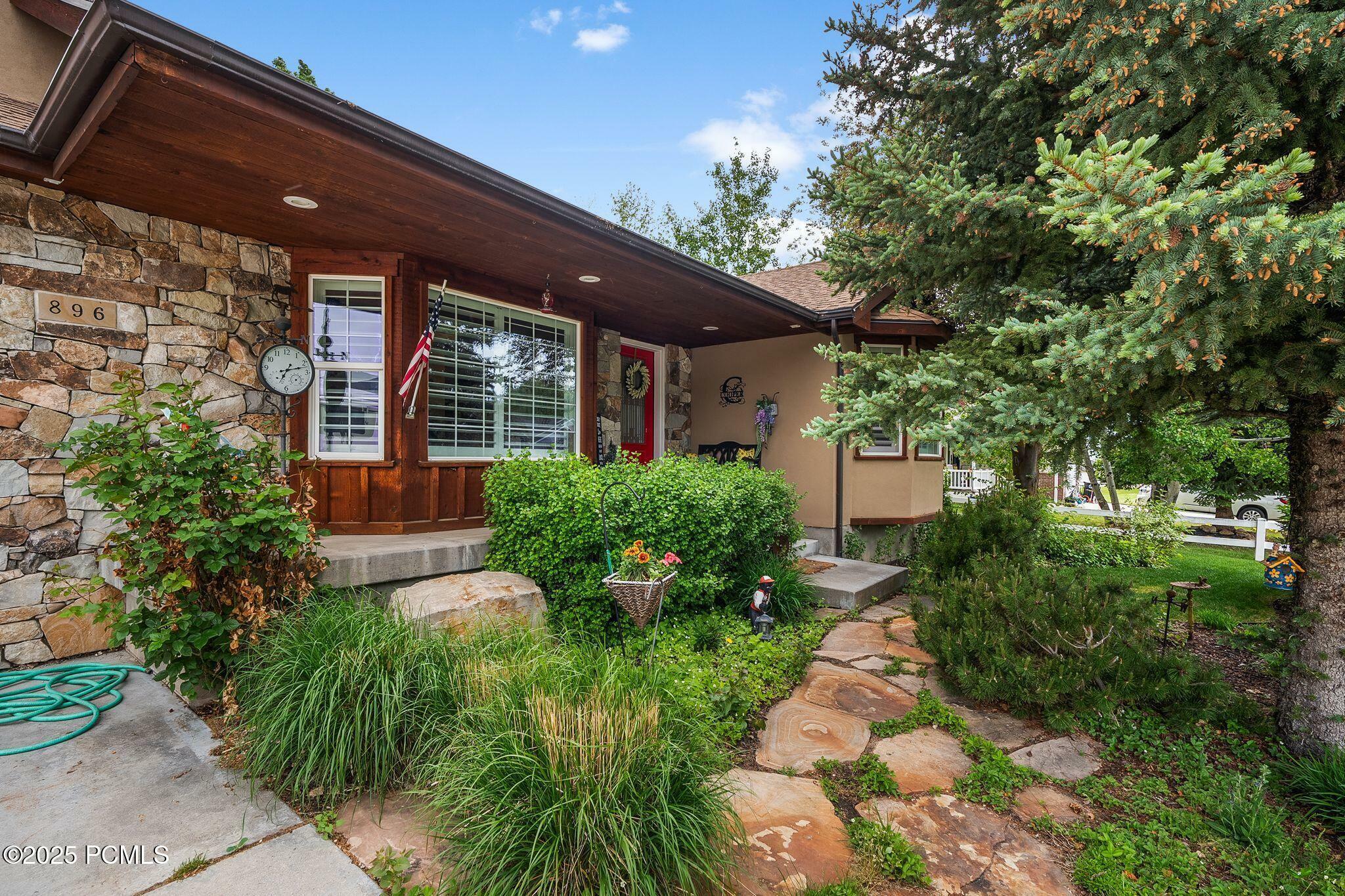 Property Photo: 896 E 380 N UT 84032
