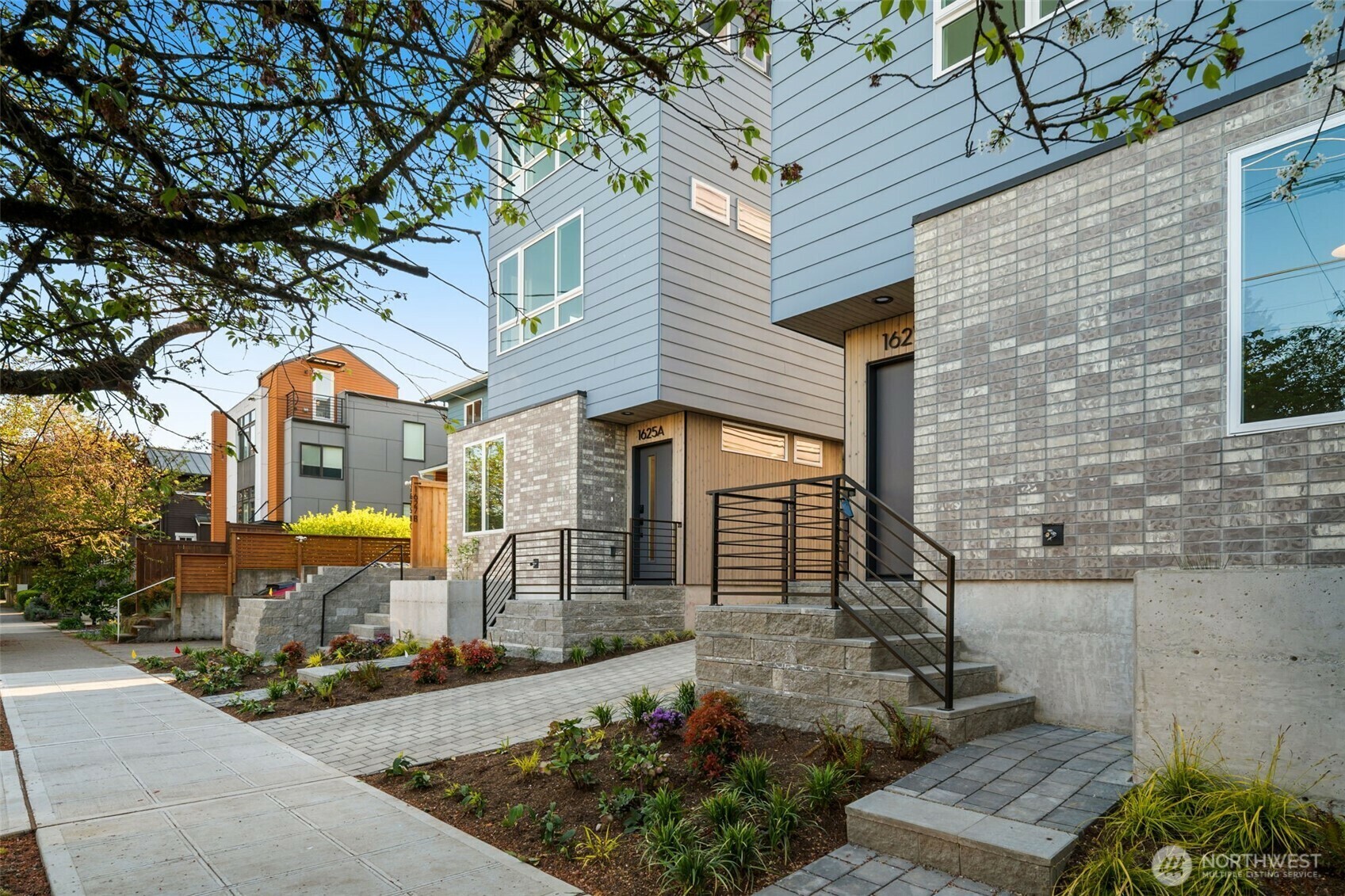 Property Photo: 1627 B 21st Avenue WA 98122