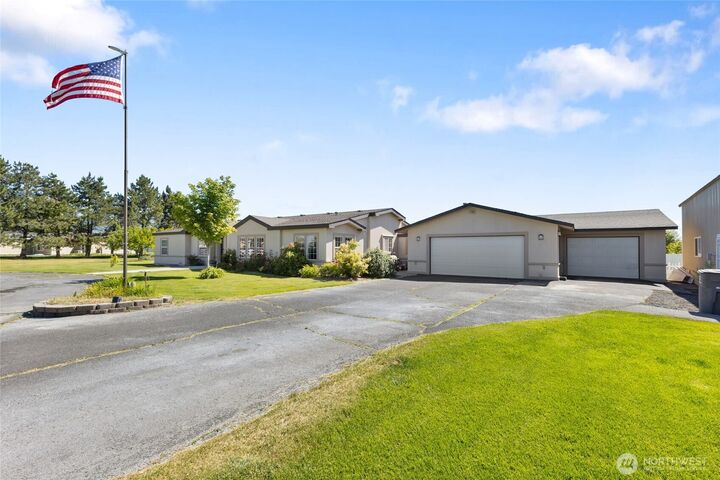 Property Photo:  1183  E.9 Road NE  WA 98837 