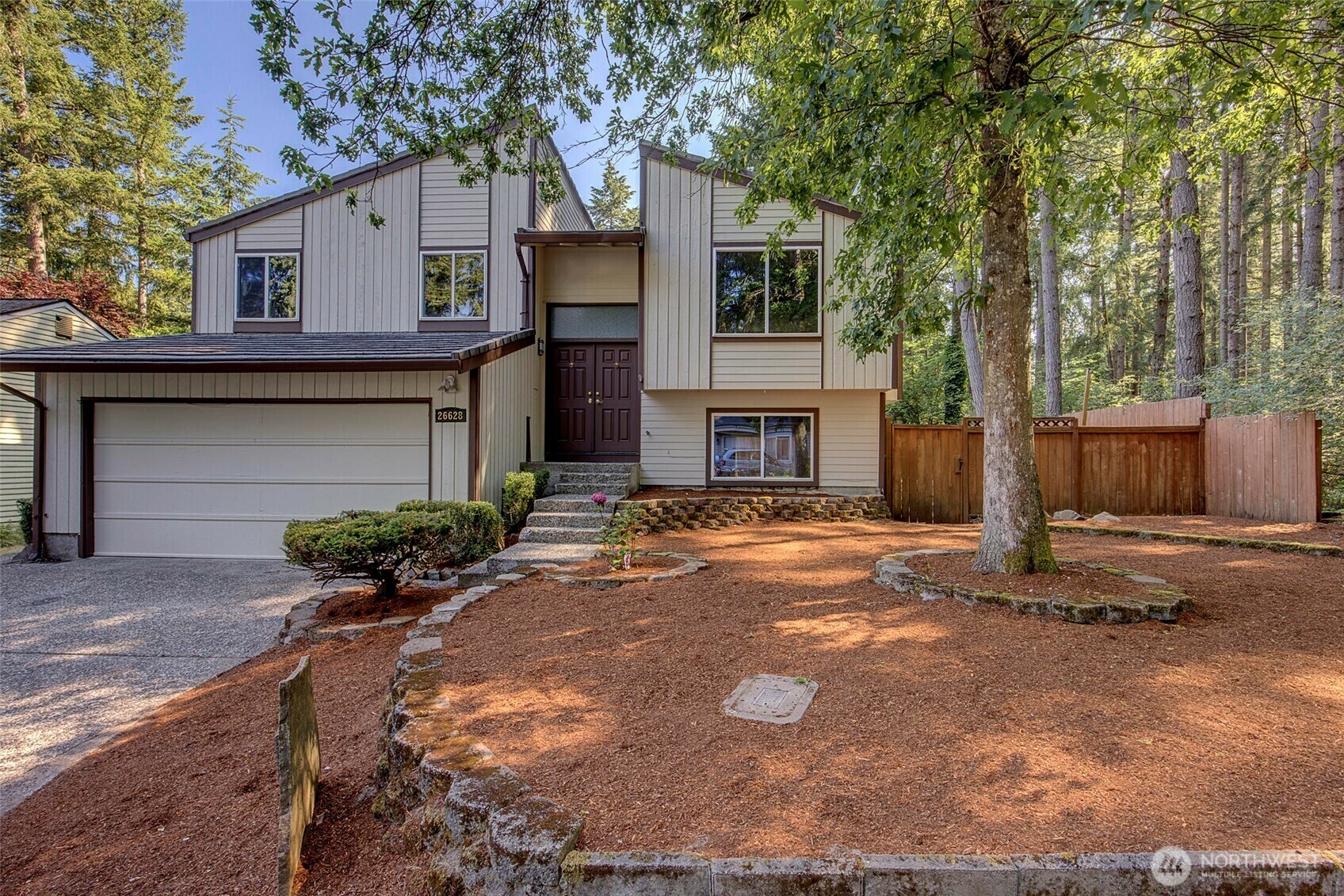 Property Photo: 26628 Timberlane Drive SE WA 98042
