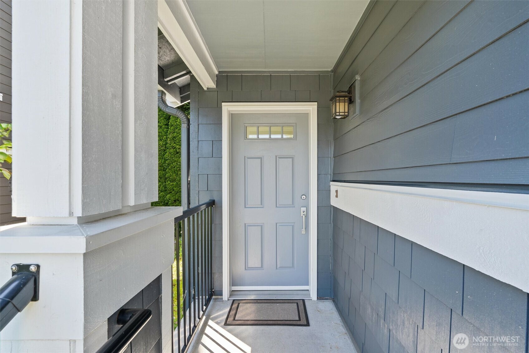Property Photo: 5529 Lakemont Boulevard SE 901 WA 98006