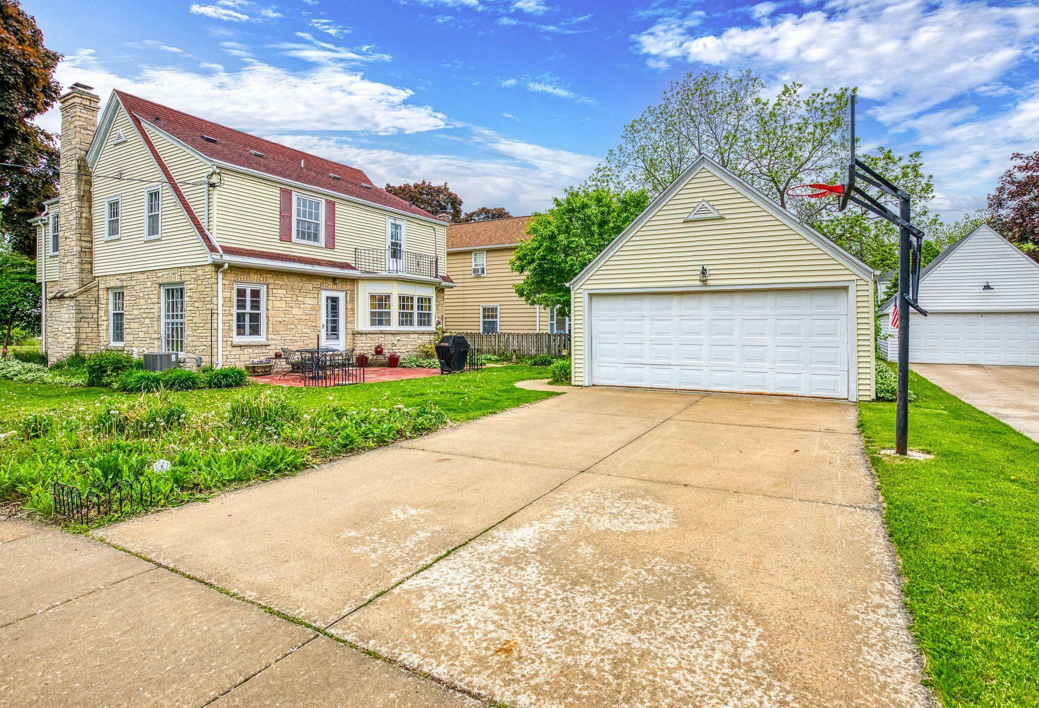 Property Photo: 326 W Parkway Boulevard WI 54911-3676