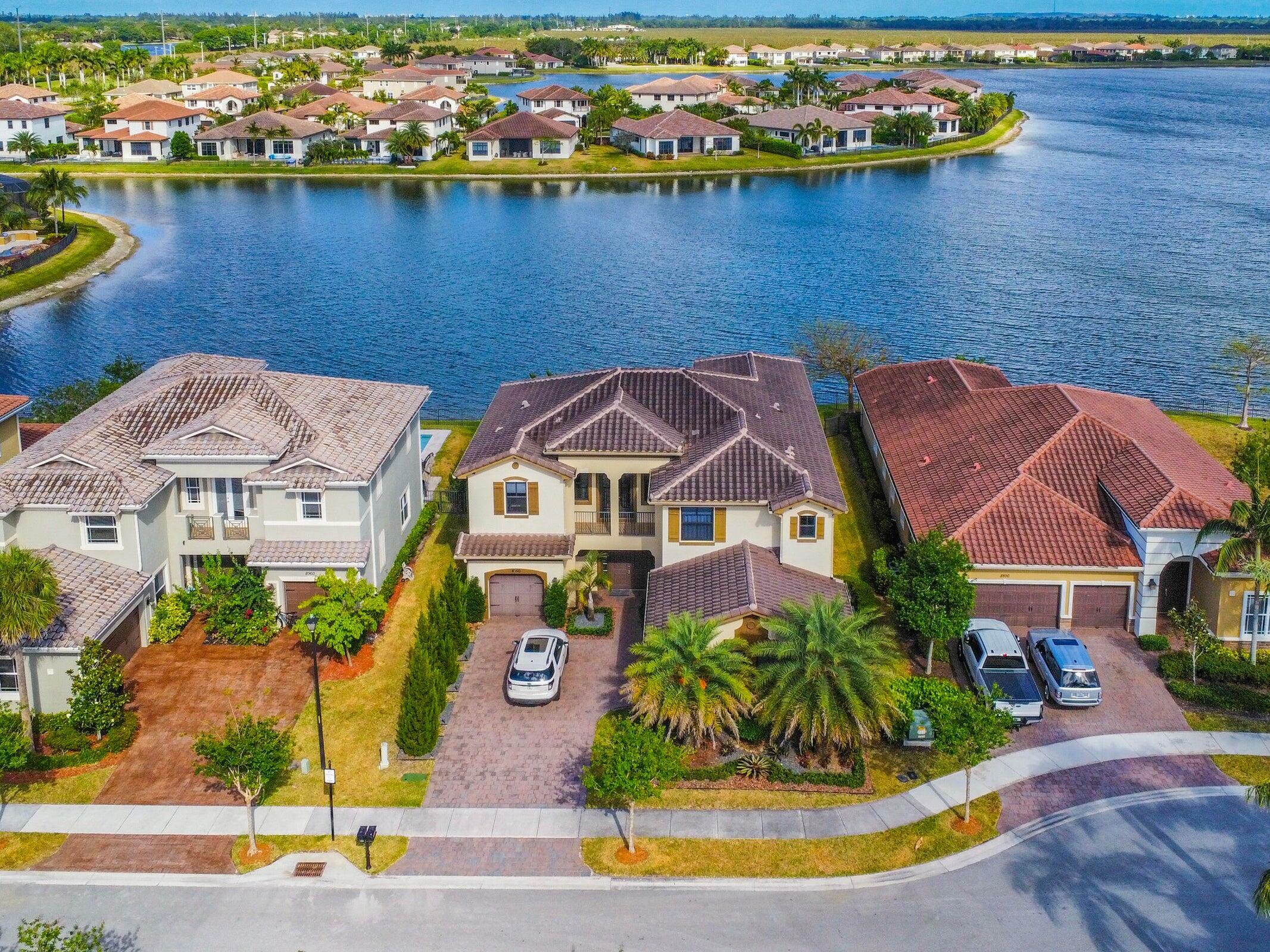 Property Photo:  8950 Lakeview Place  FL 33076 