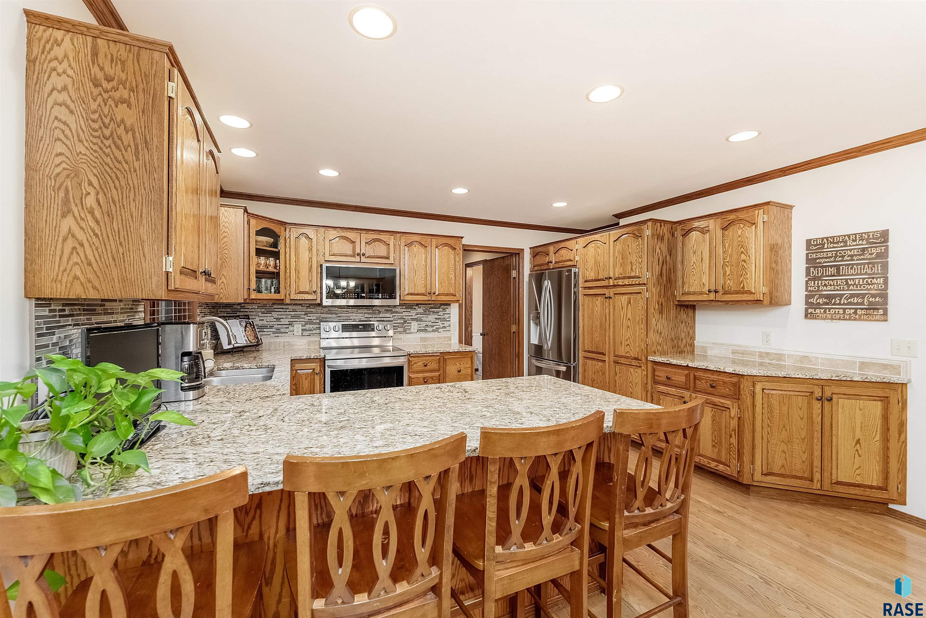 Property Photo: 601 N Sandberg Dr SD 57110