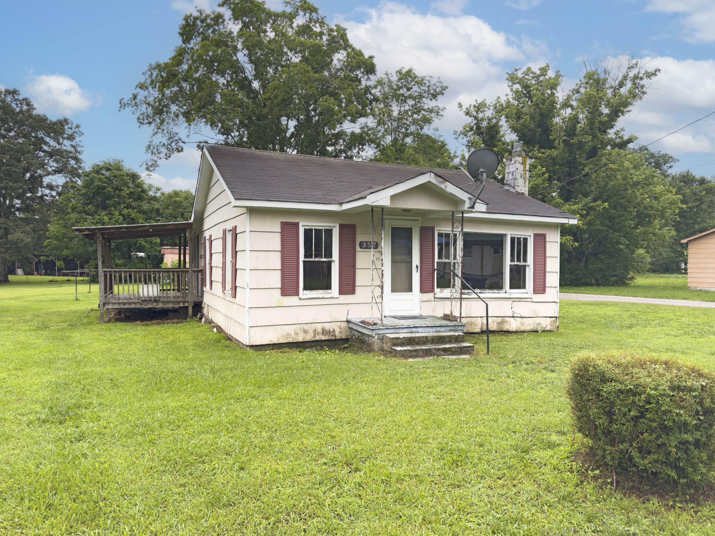 Property Photo: 357/361 Burnett Street TN 37338