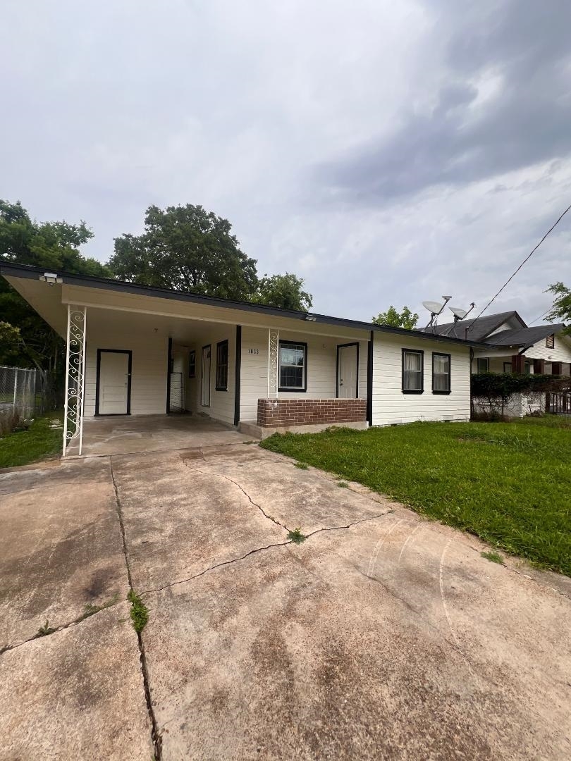 Property Photo: 1033 Grant St. TX 77701
