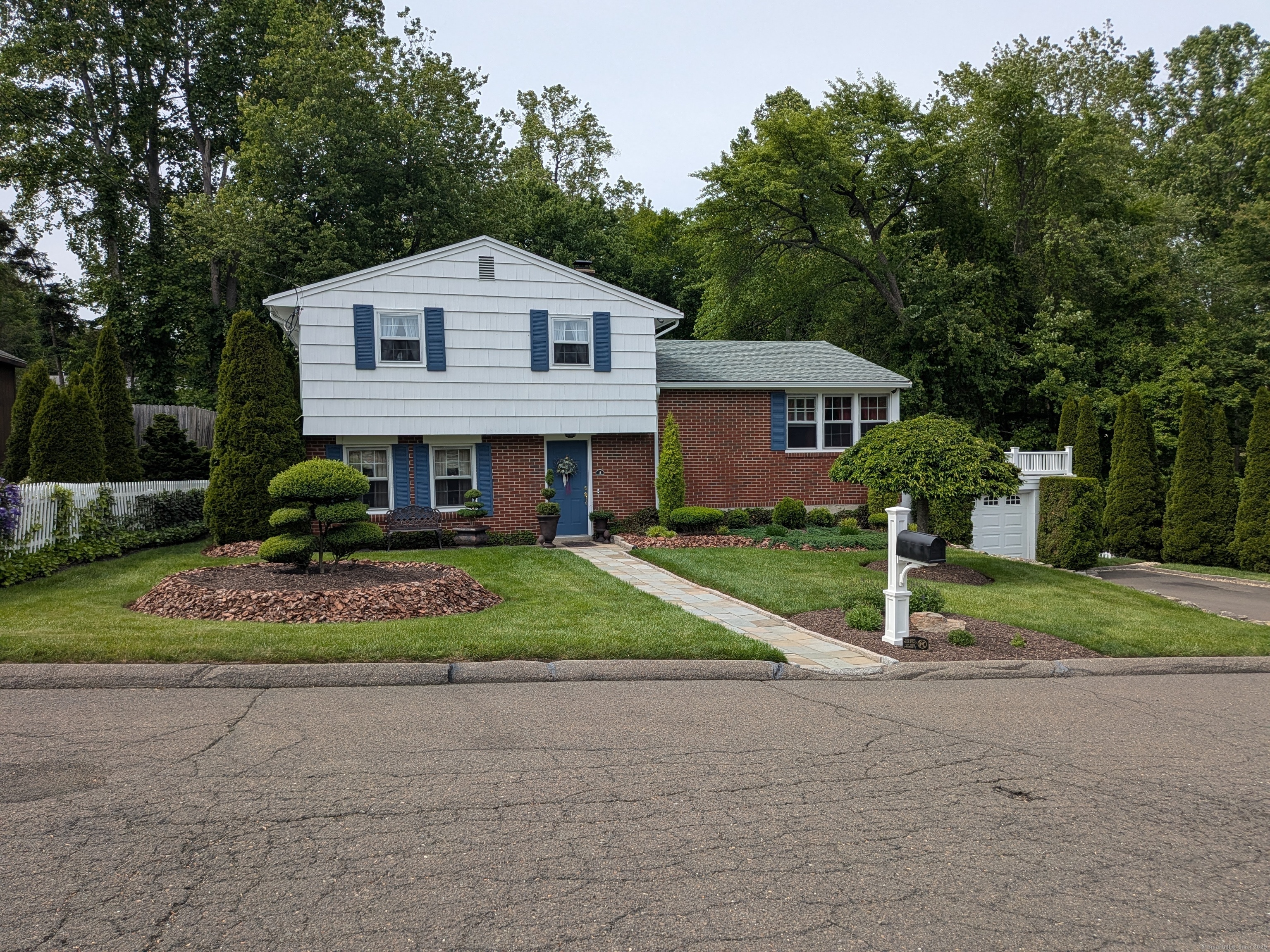 Property Photo:  15 Golden Rod Drive  CT 06401 