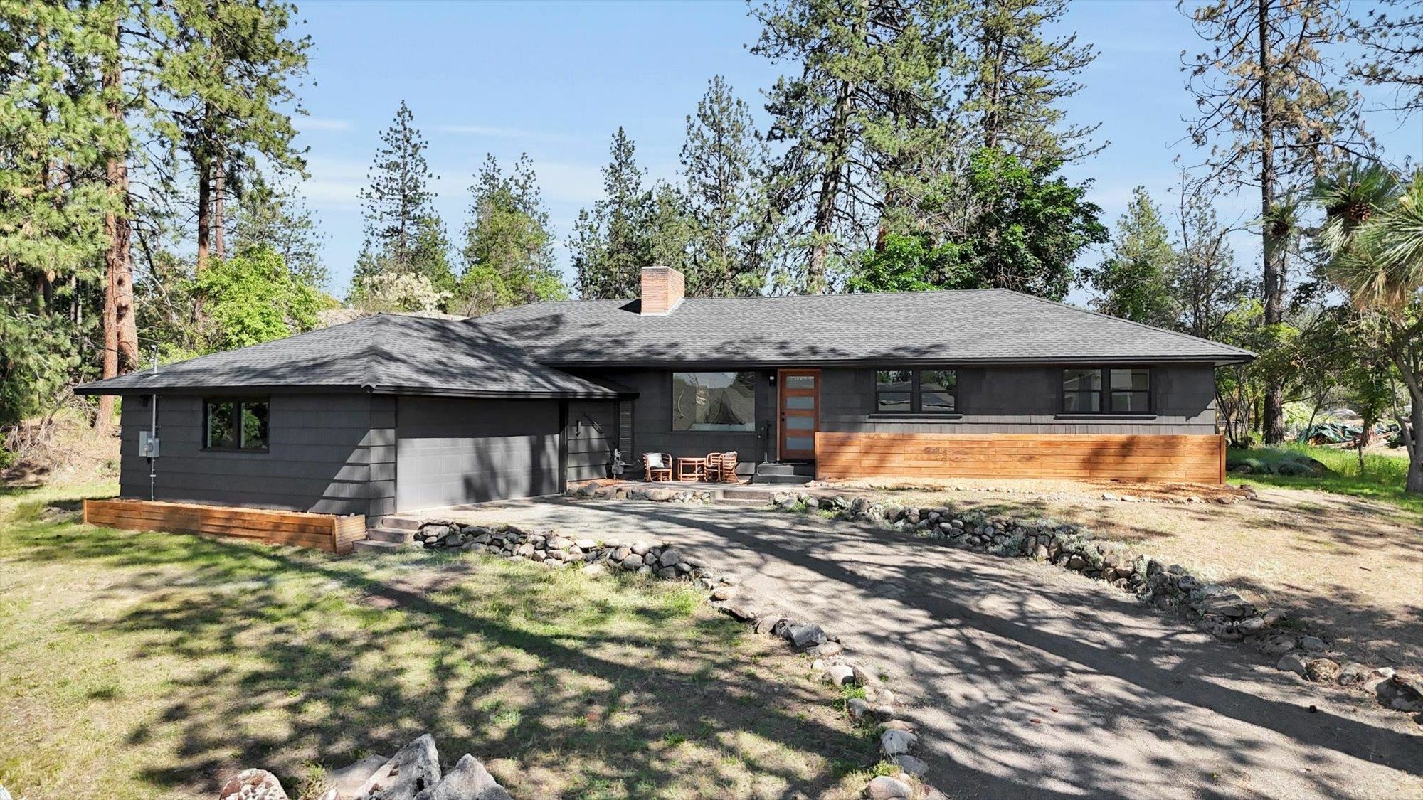 Property Photo: 525 S Granite Dr WA 99212