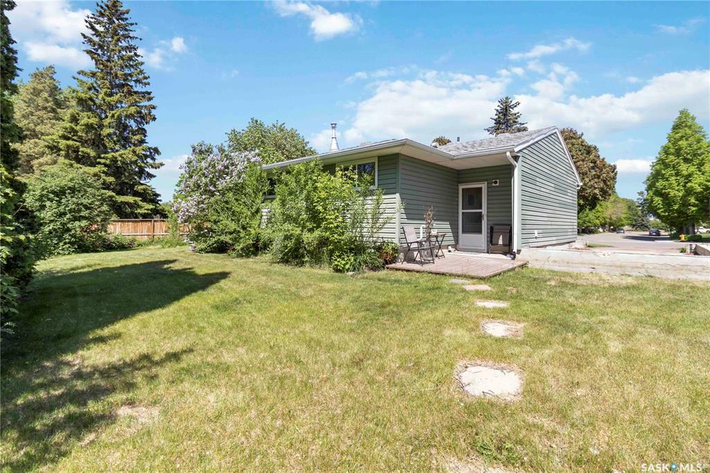Property Photo: 2534 Eastview SK S7J 3G6
