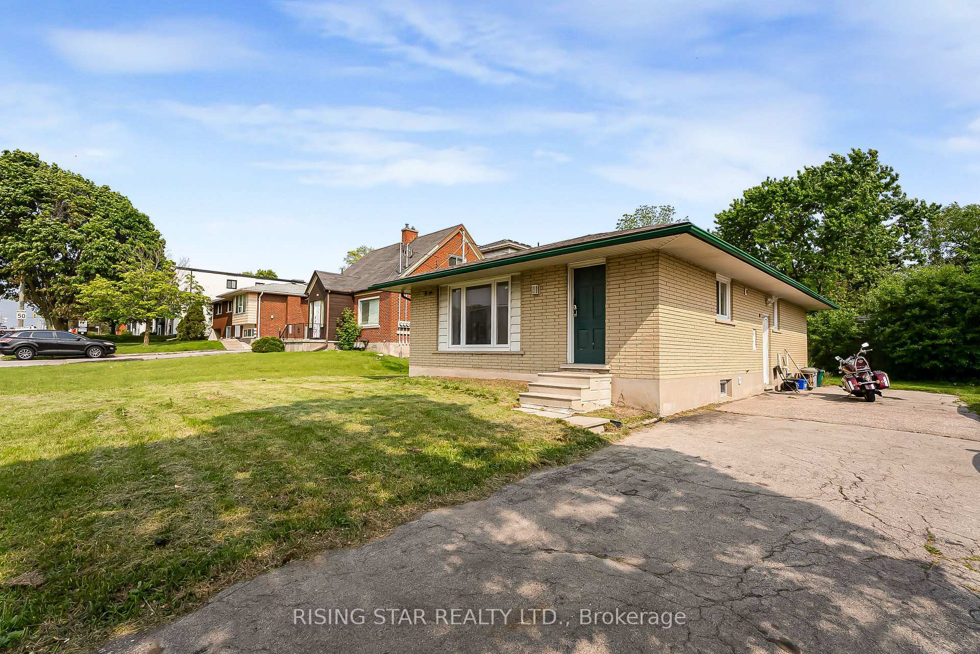 Property Photo: 147 University Avenue E ON N2J 2W4