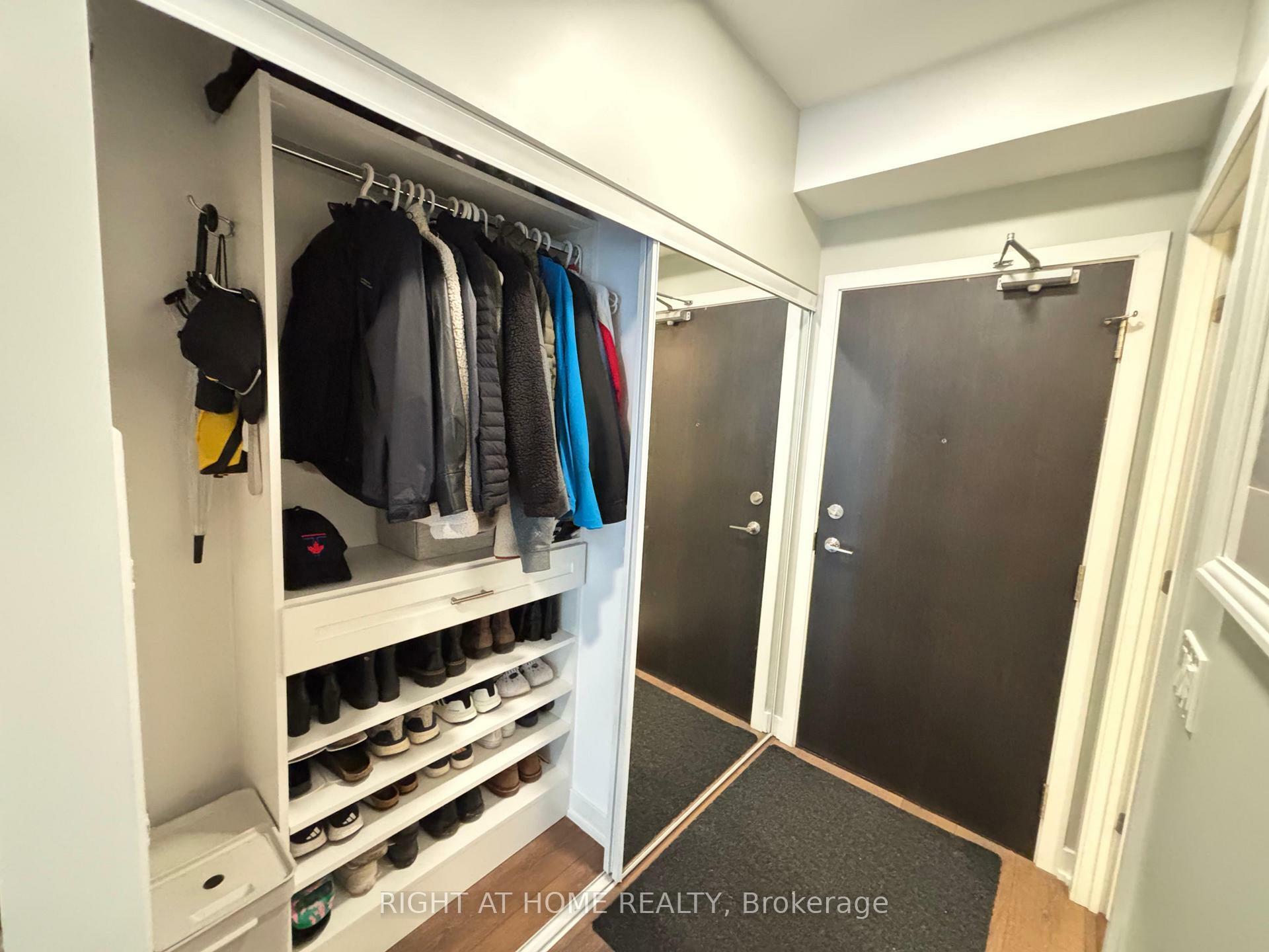 Property Photo: 50 Bruyeres Mews 625 ON M5V 0H8