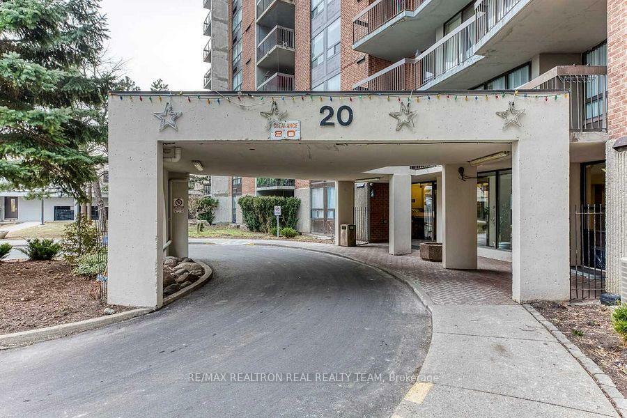 Property Photo: 20 Mississauga Valley Boulevard 1405 ON L5A 3S1