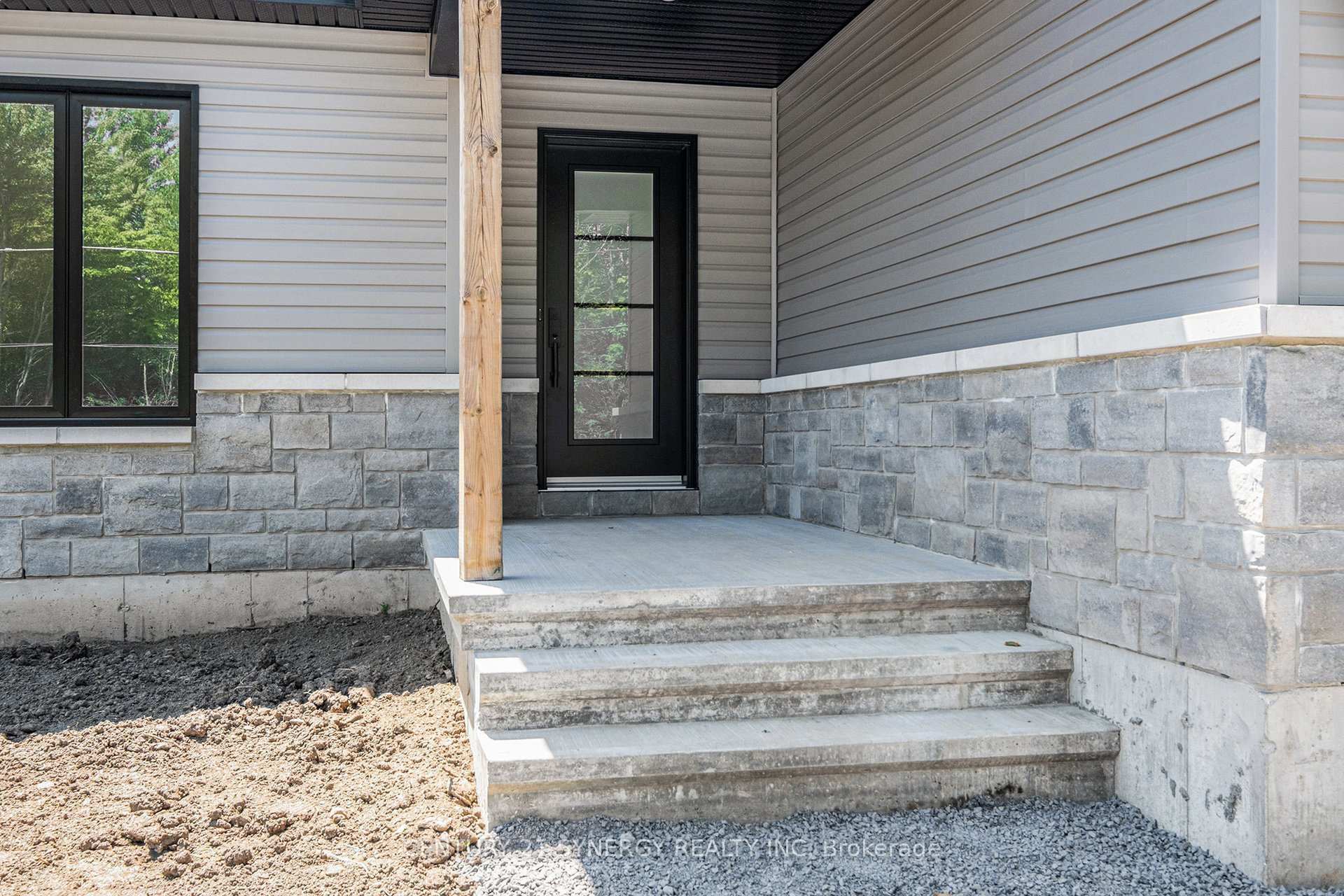 Photo de la propriété: 16998 Chevrier Street ON K0C 1V0