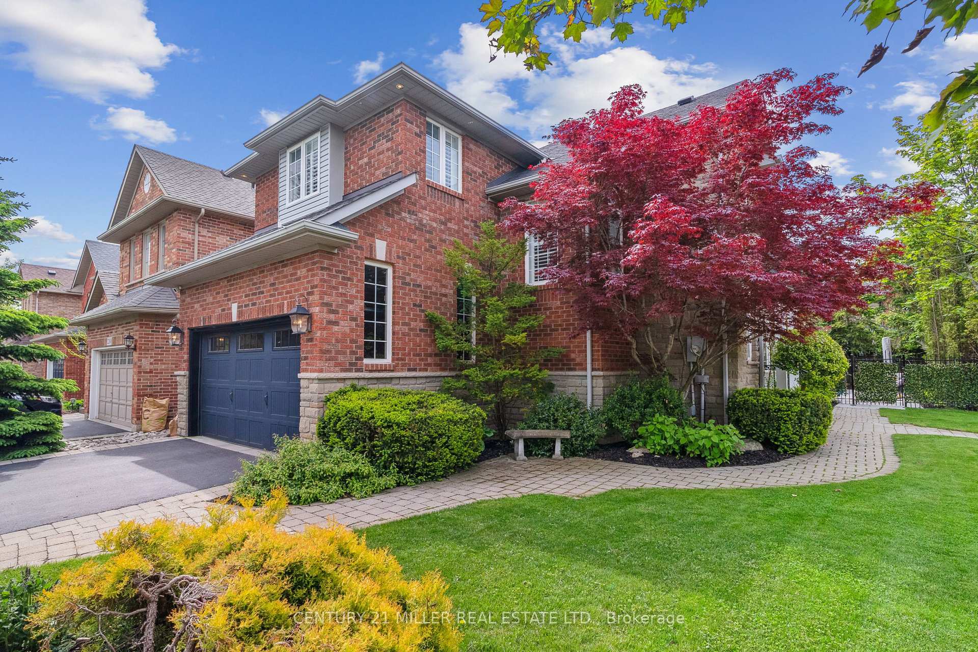 Photo de la propriété: 2074 Springdale Road ON L6M 4C7