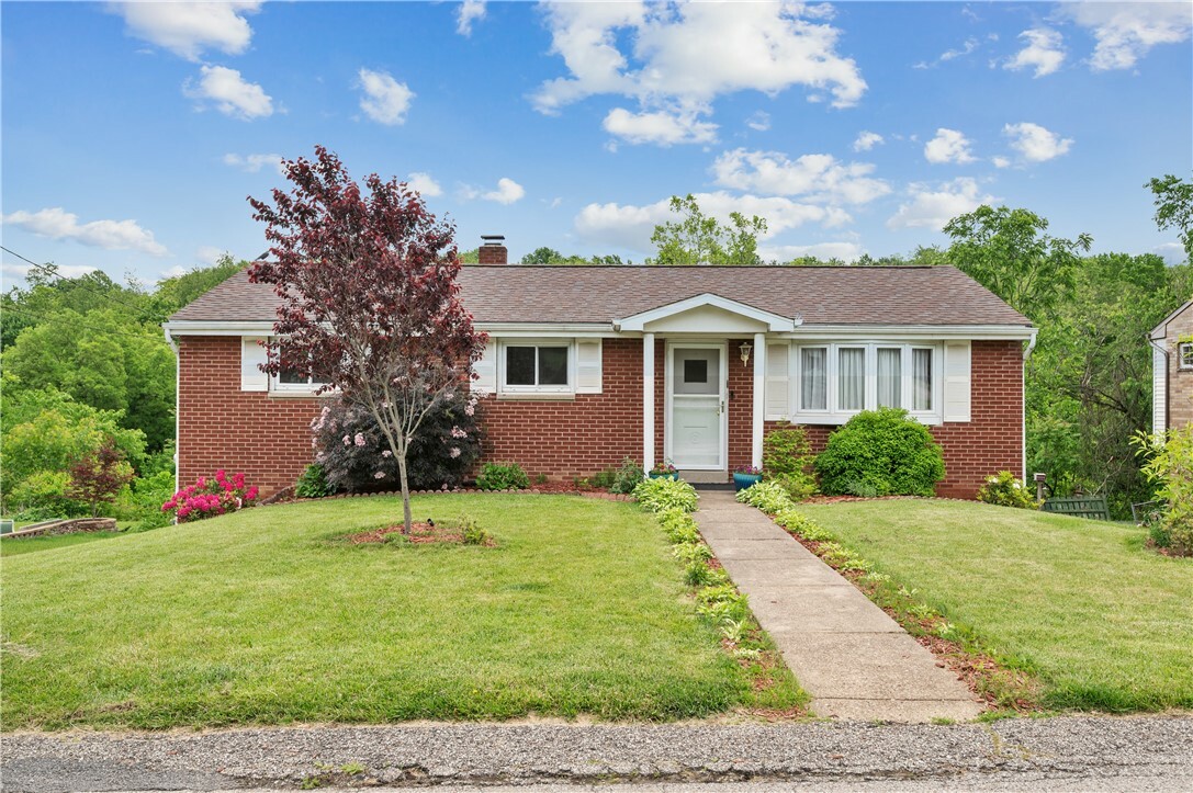 Property Photo: 34 Eichelberger Drive PA 15108