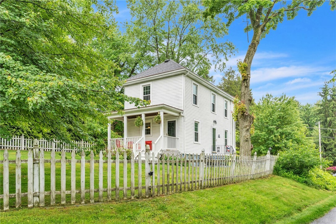 Property Photo:  461 Manor Rd  PA 15090 