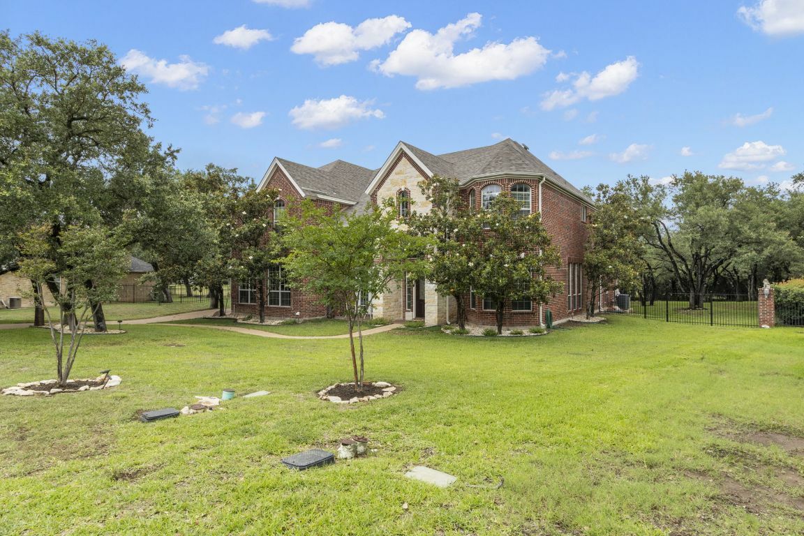 Property Photo: 15 Sarazen Loop N TX 78628