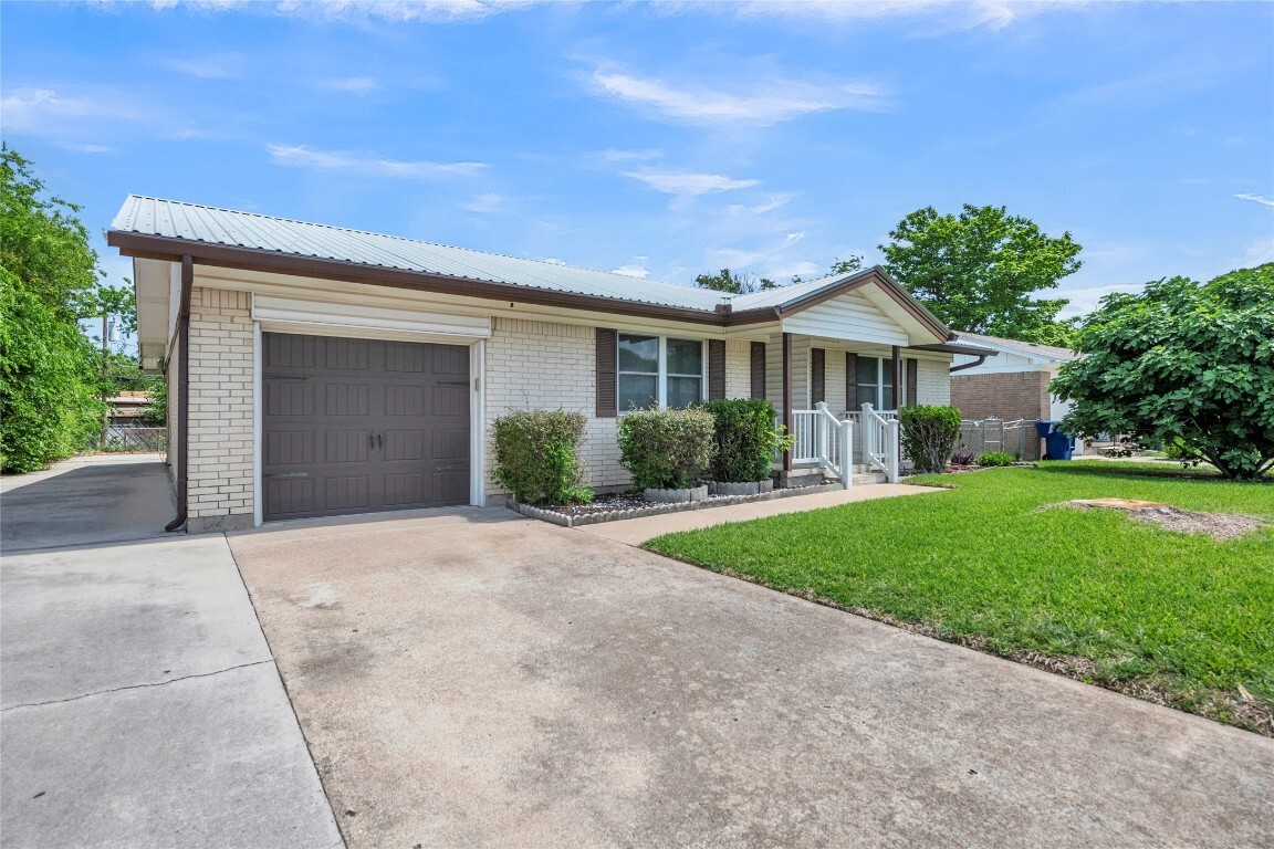 Property Photo:  1009 Robertson Avenue  TX 76522 