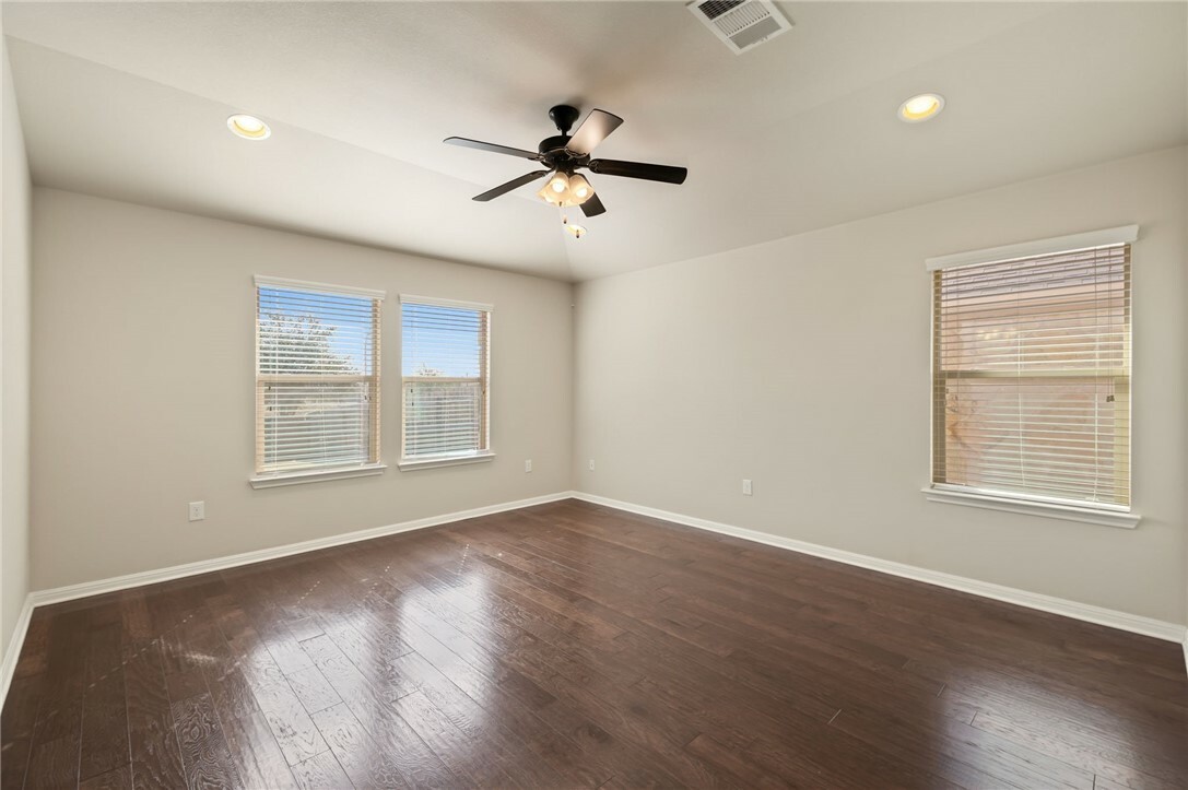 Property Photo: 632 Joppa Road SW TX 78641