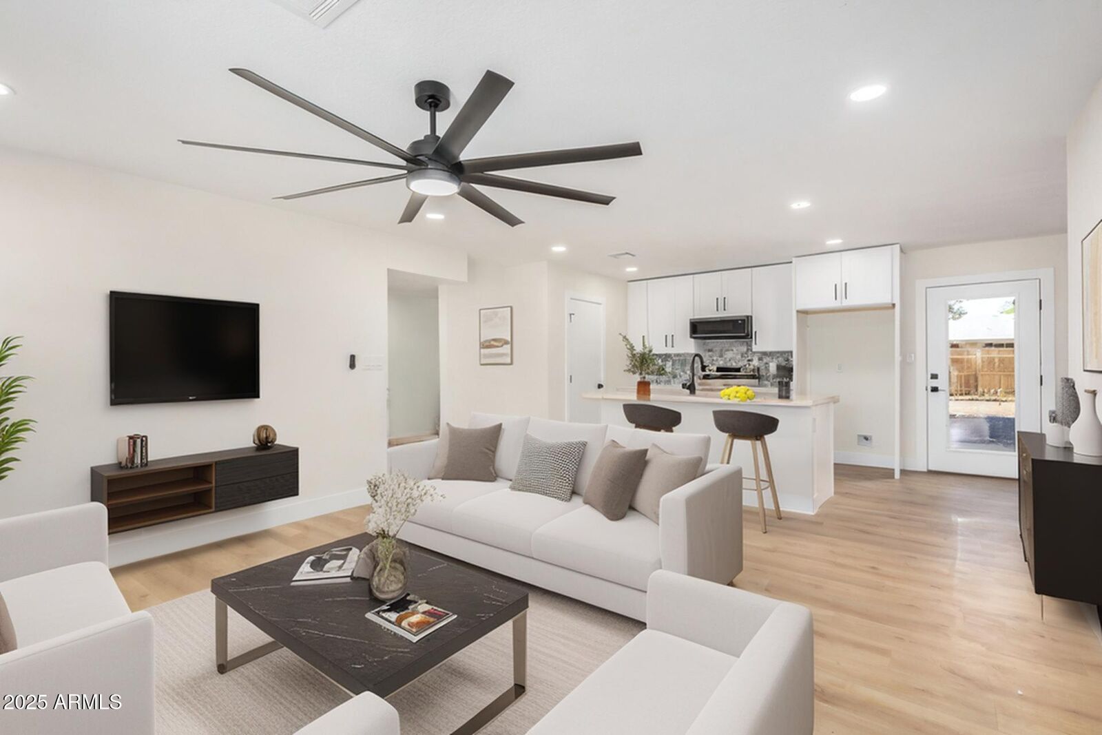 Property Photo: 1368 W 14th Street AZ 85281