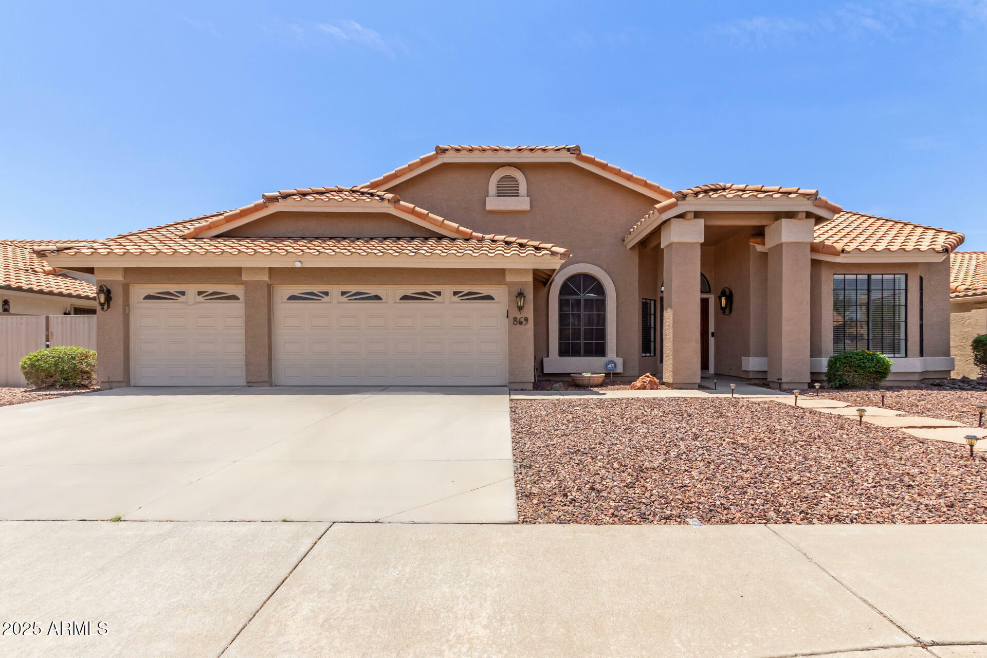 Property Photo: 869 W Emerald Island Drive AZ 85233