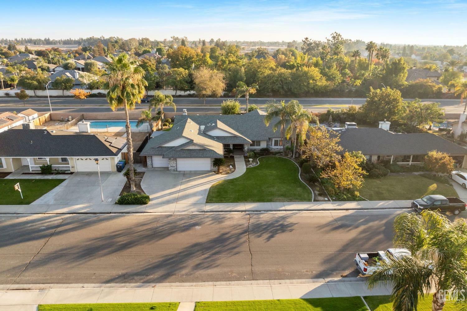 Property Photo: 14013 Laverton Avenue CA 93314