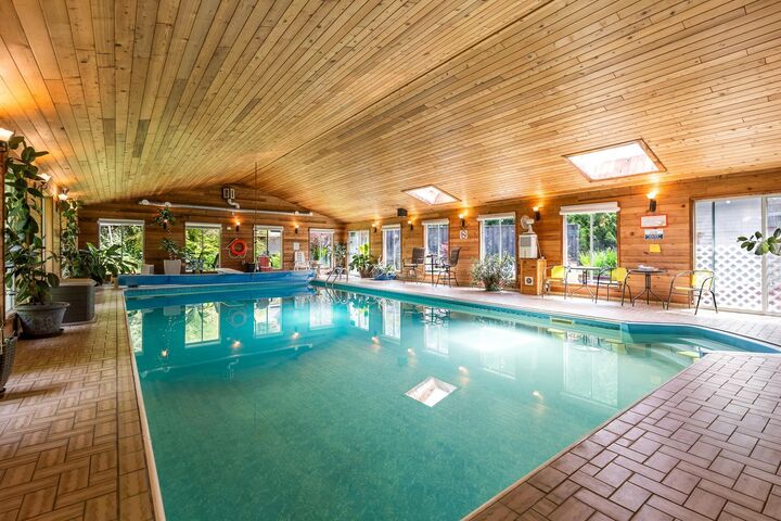 10851 Greenwood Drive — photo 1