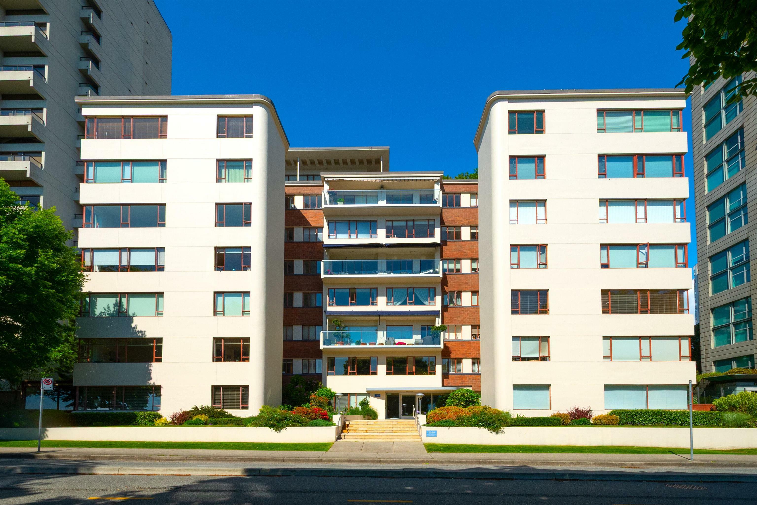 1949 Beach Avenue 606  Vancouver BC V6G 1Z2 photo