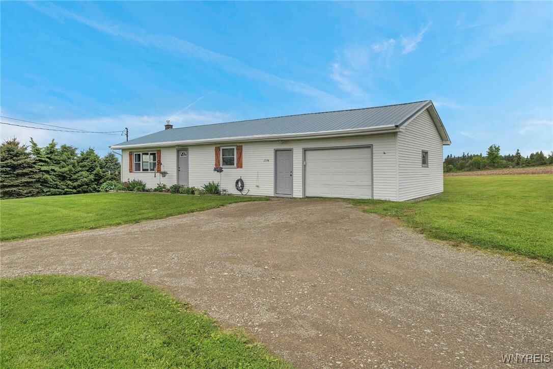Property Photo: 2594 Pee Dee Road NY 14113