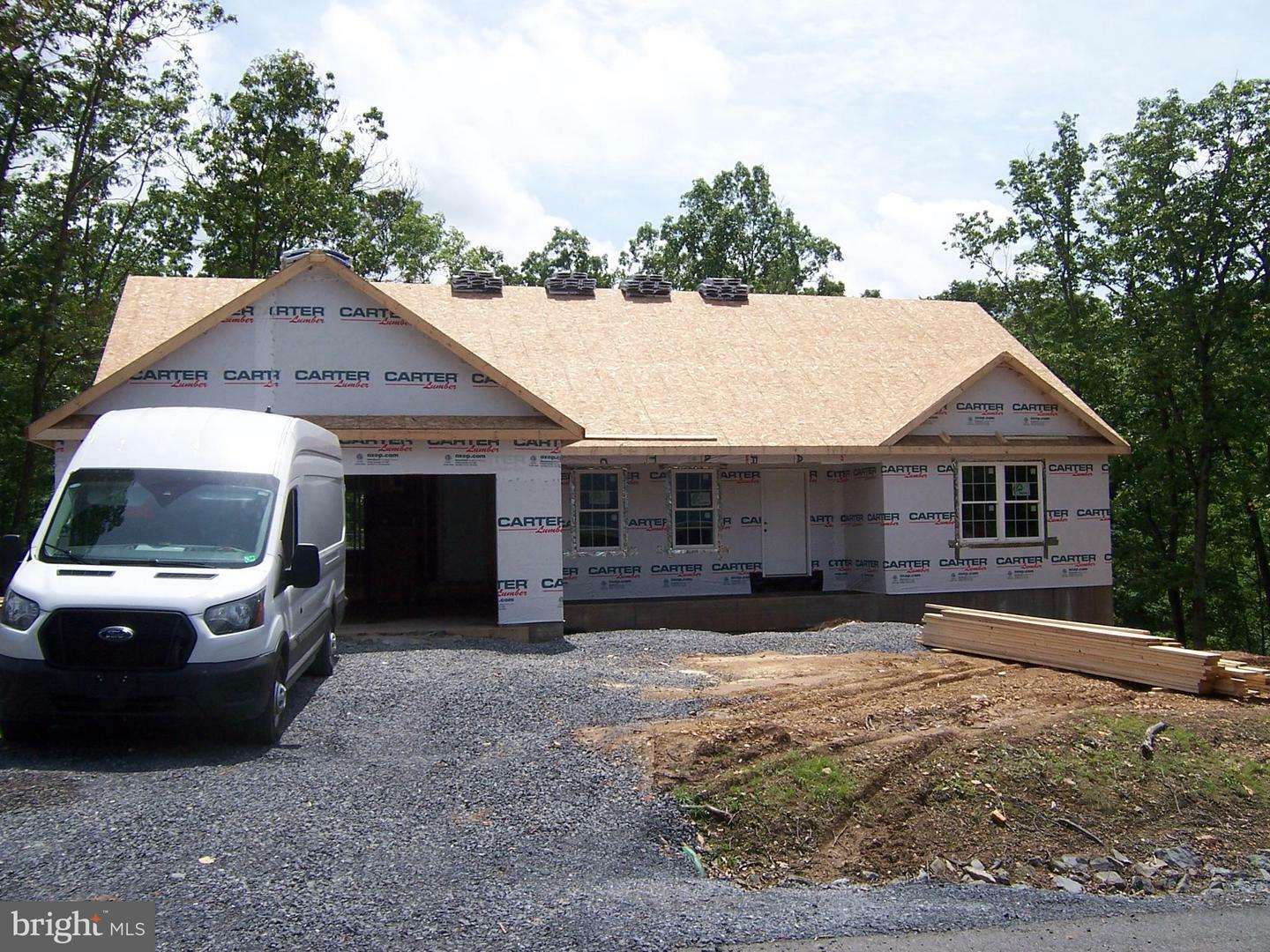 Property Photo: 223 Fairview Oaks Lane WV 25411