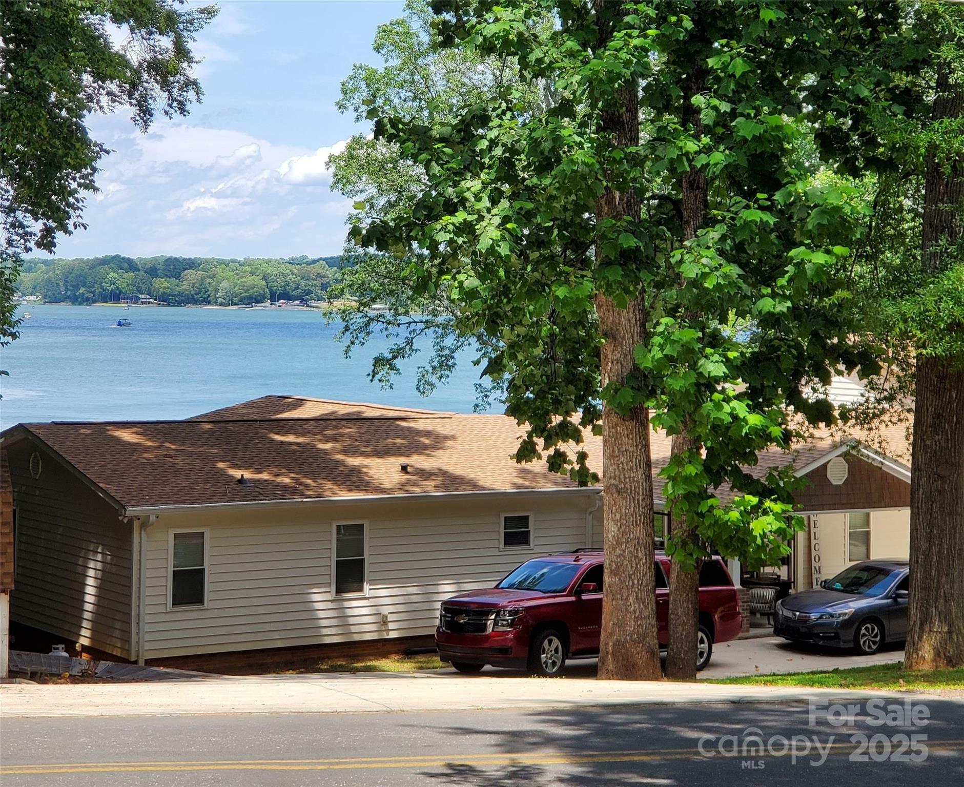 Property Photo: 390 Robinson Road NC 28117