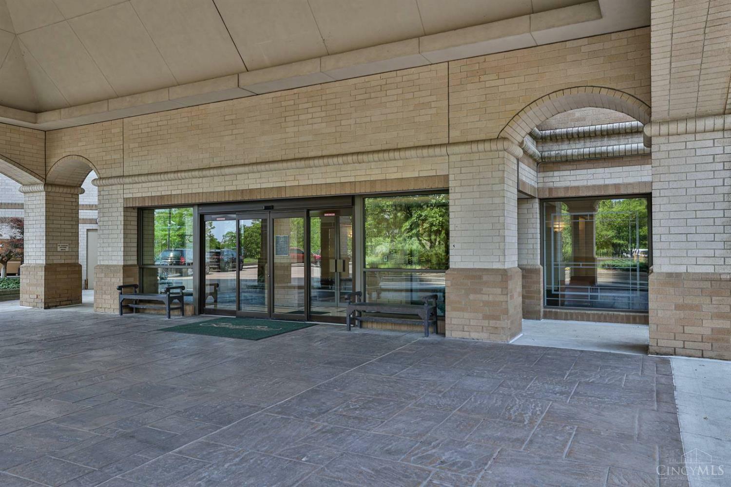 Property Photo: 1201 Edgecliff Place OH 45206